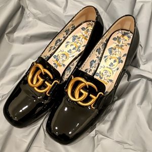 GUCCI Logo-embellished patent-leather pumps